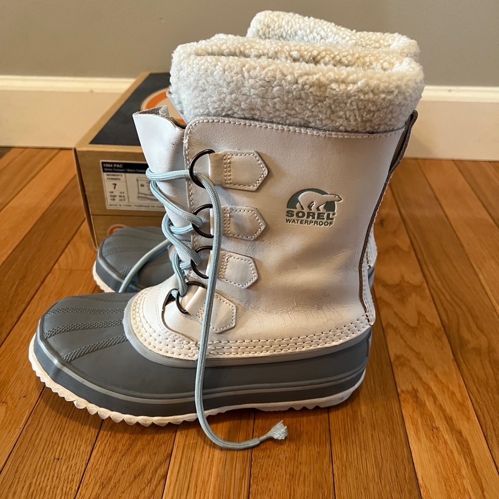 Sorel Snowboot with Box